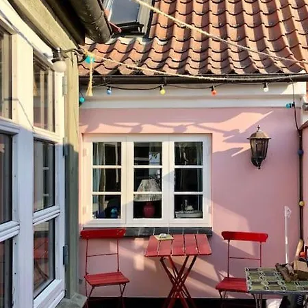 Feriehus Skont Fiskerhus. Taet Pa By, Havn Og Havet